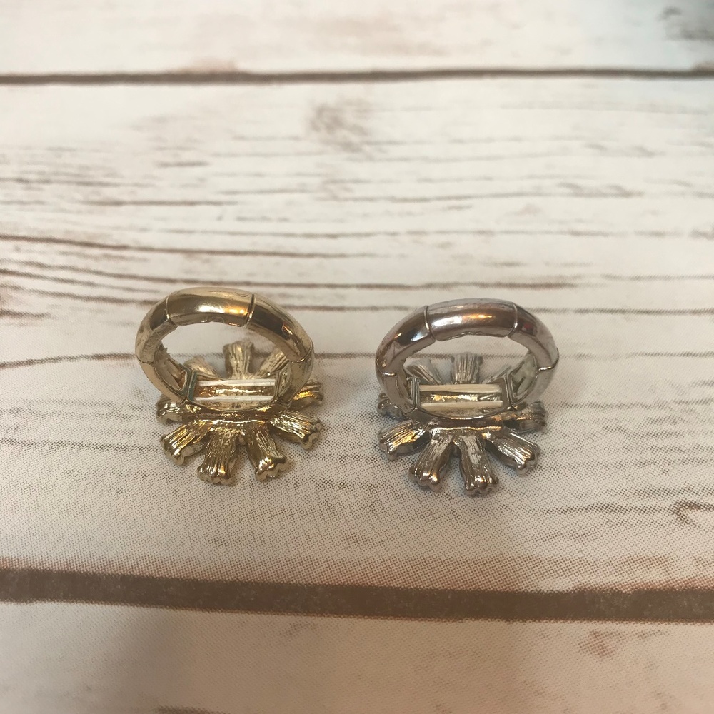 2 FUN Adjustable Flower Rings - Picture 5 of 8